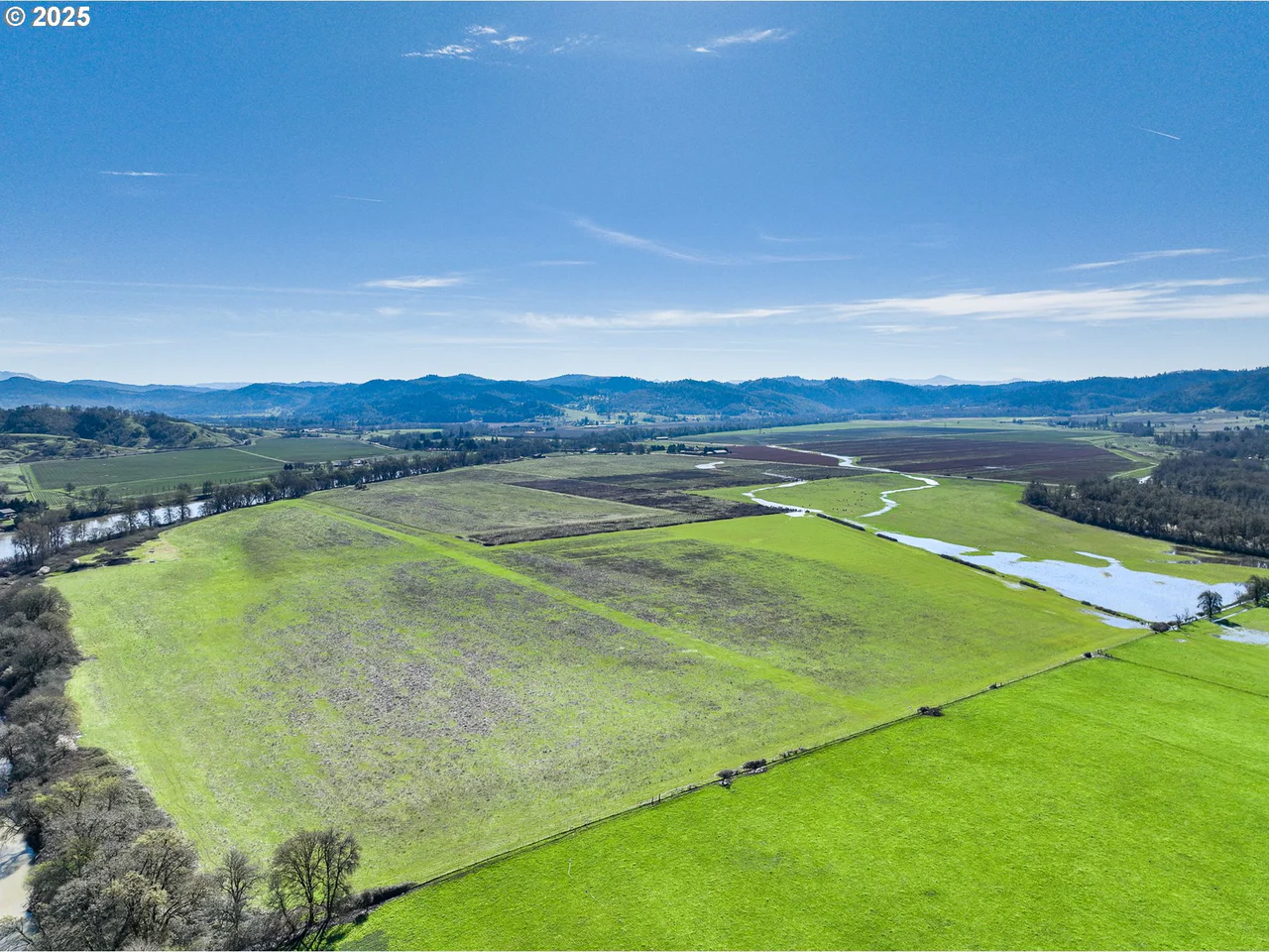 687 HUBBARD CREEK RD, Umpqua, OR 97486, photo 5 of 22