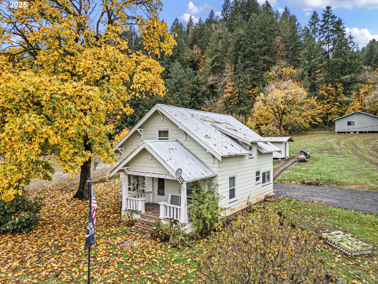 27403 STATE HIGHWAY 38, Elkton, OR 97436, photo 8 of 48