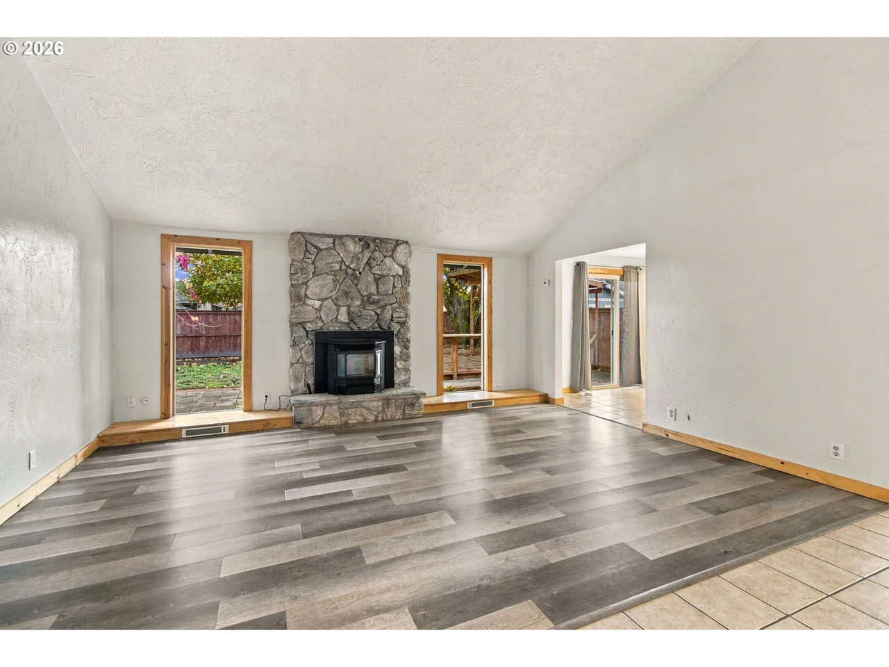 4264 DOVE LN, Eugene, OR 97402, photo 5 of 38