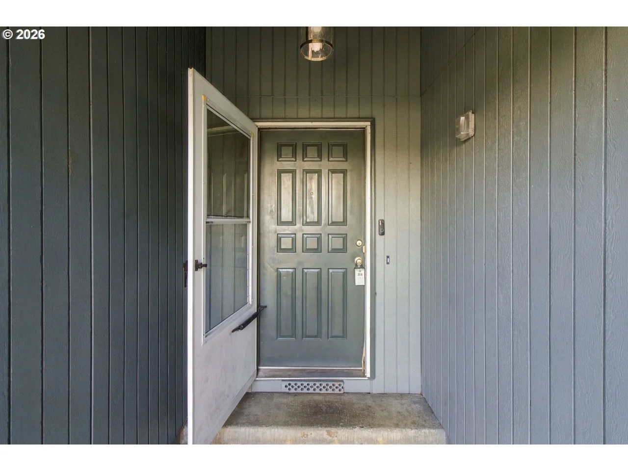 4264 DOVE LN, Eugene, OR 97402, photo 2 of 38