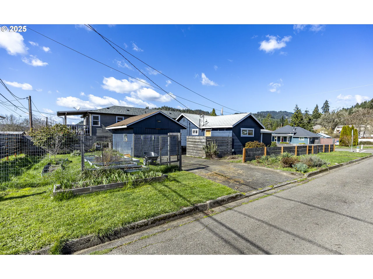 303 KENT ST, Drain, OR 97435, photo 2 of 28