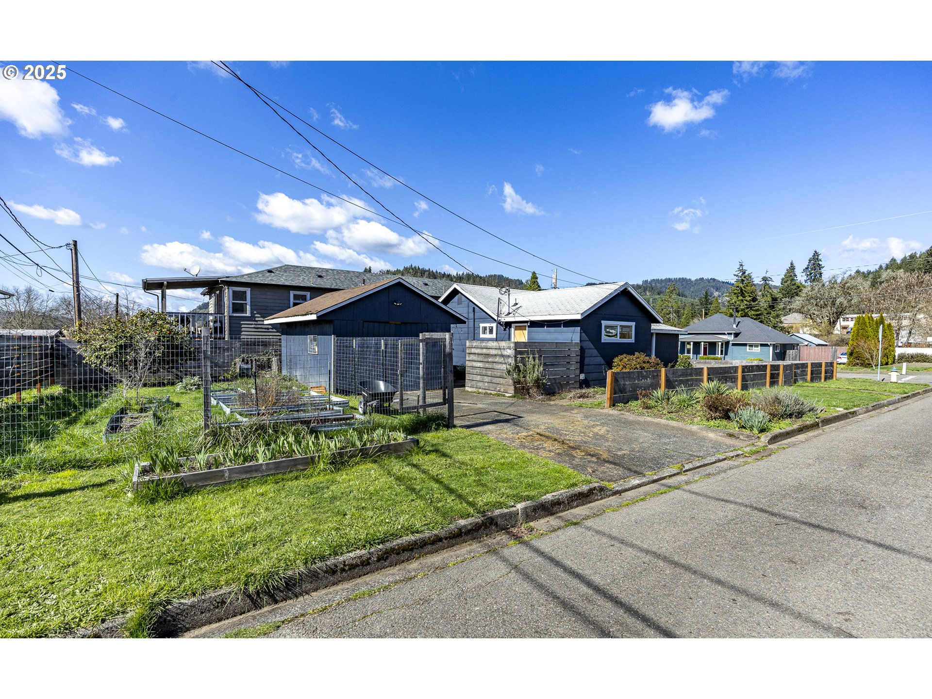 303 KENT ST, Drain, OR 97435, photo 2 of 28