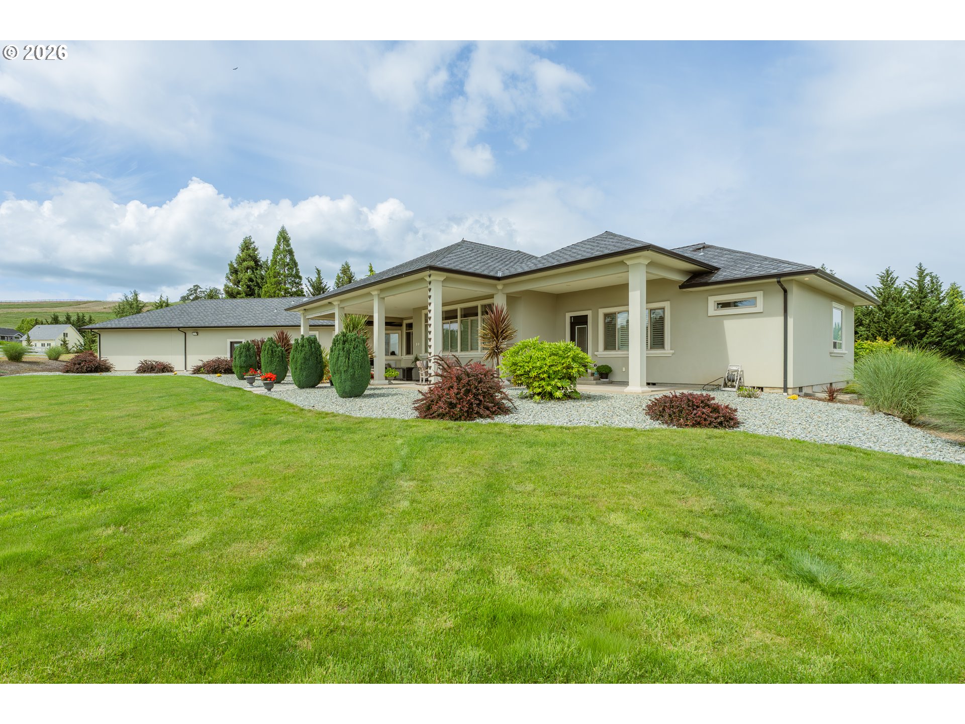 242 BONIFACIO LN, Roseburg, OR 97471, photo 3 of 48