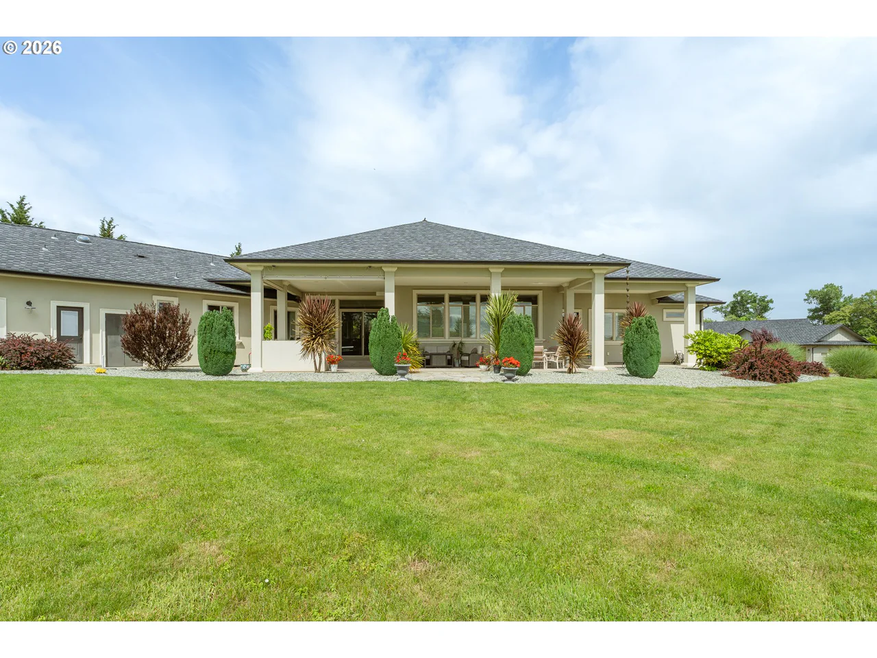 242 BONIFACIO LN, Roseburg, OR 97471, photo 4 of 48