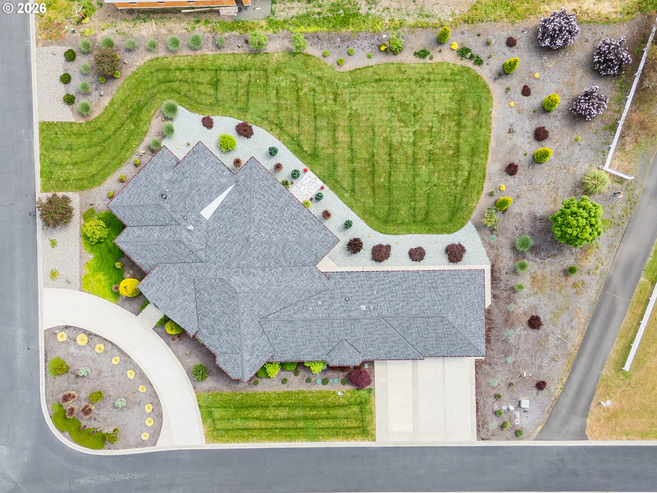 242 BONIFACIO LN, Roseburg, OR 97471, photo 6 of 48