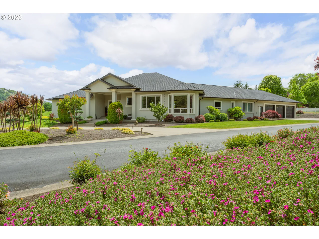 242 BONIFACIO LN, Roseburg, OR 97471, photo 1 of 48