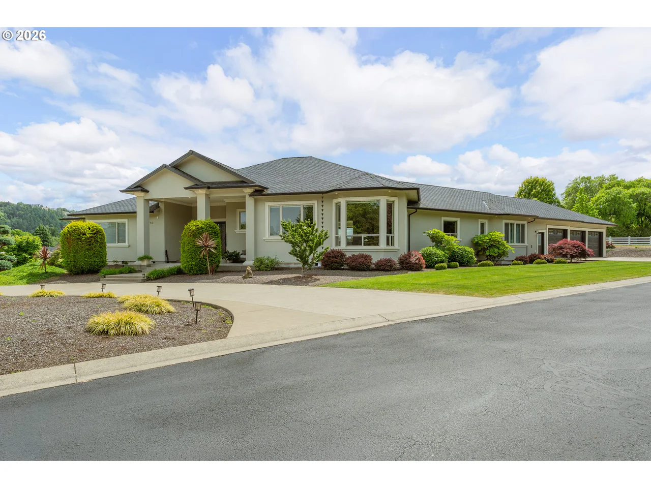 242 BONIFACIO LN, Roseburg, OR 97471, photo 2 of 48
