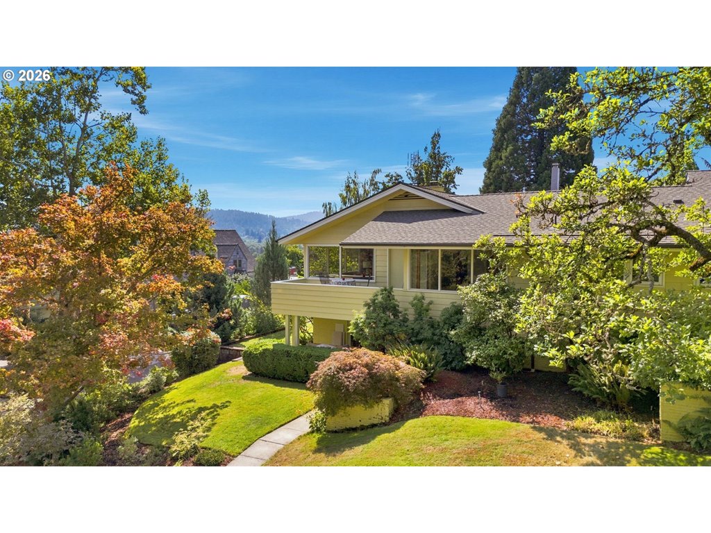 60 W 22nd Ave