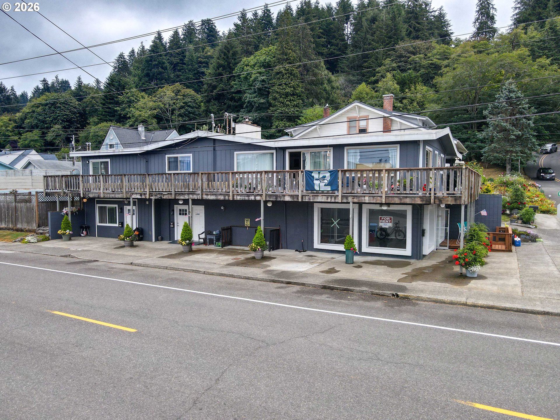 582 WINCHESTER AVE, Reedsport, OR 97467, photo 3 of 48