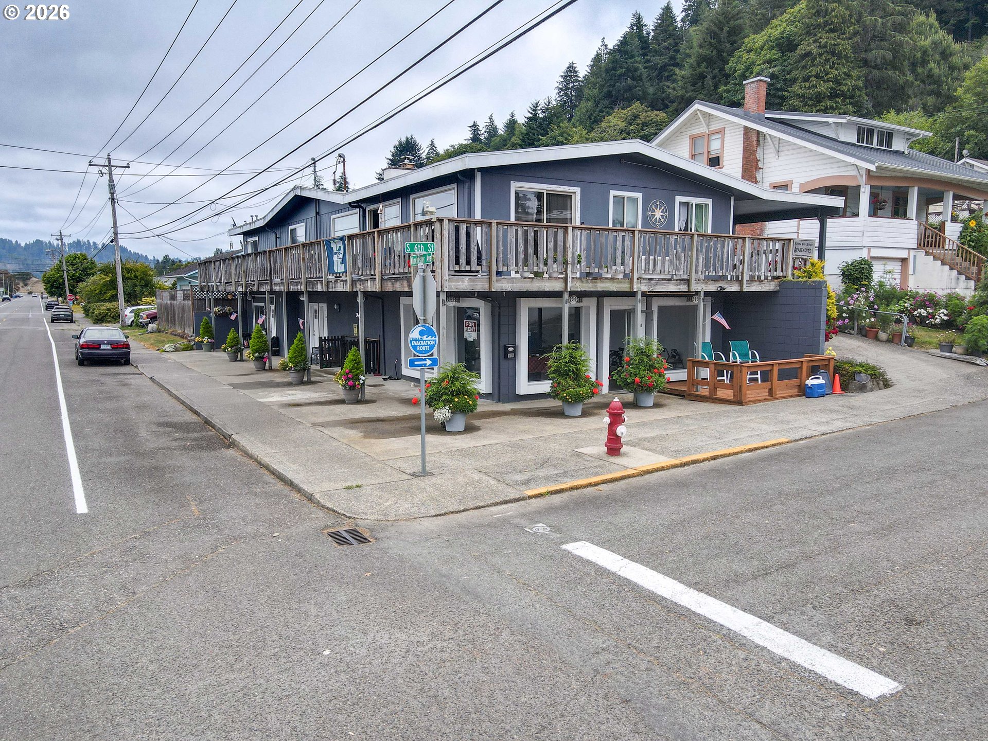 582 WINCHESTER AVE, Reedsport, OR 97467, photo 2 of 48