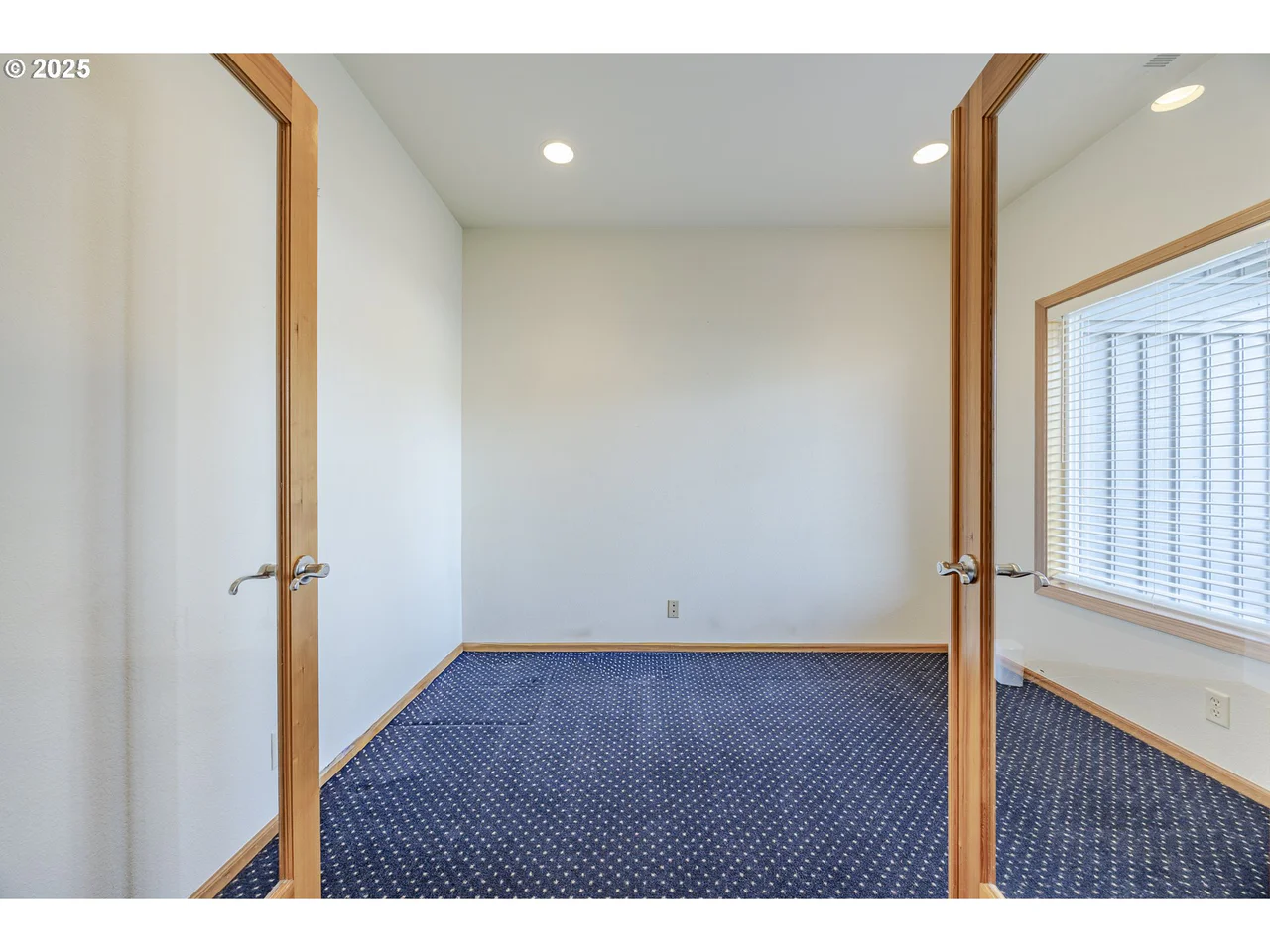 3128 RIVERBEND AVE, Eugene, OR 97408, photo 8 of 42