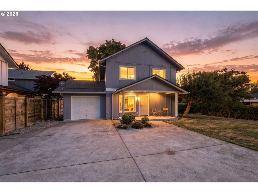 2617 Mimi St