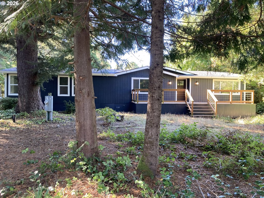 4800 Rhododendron Loop