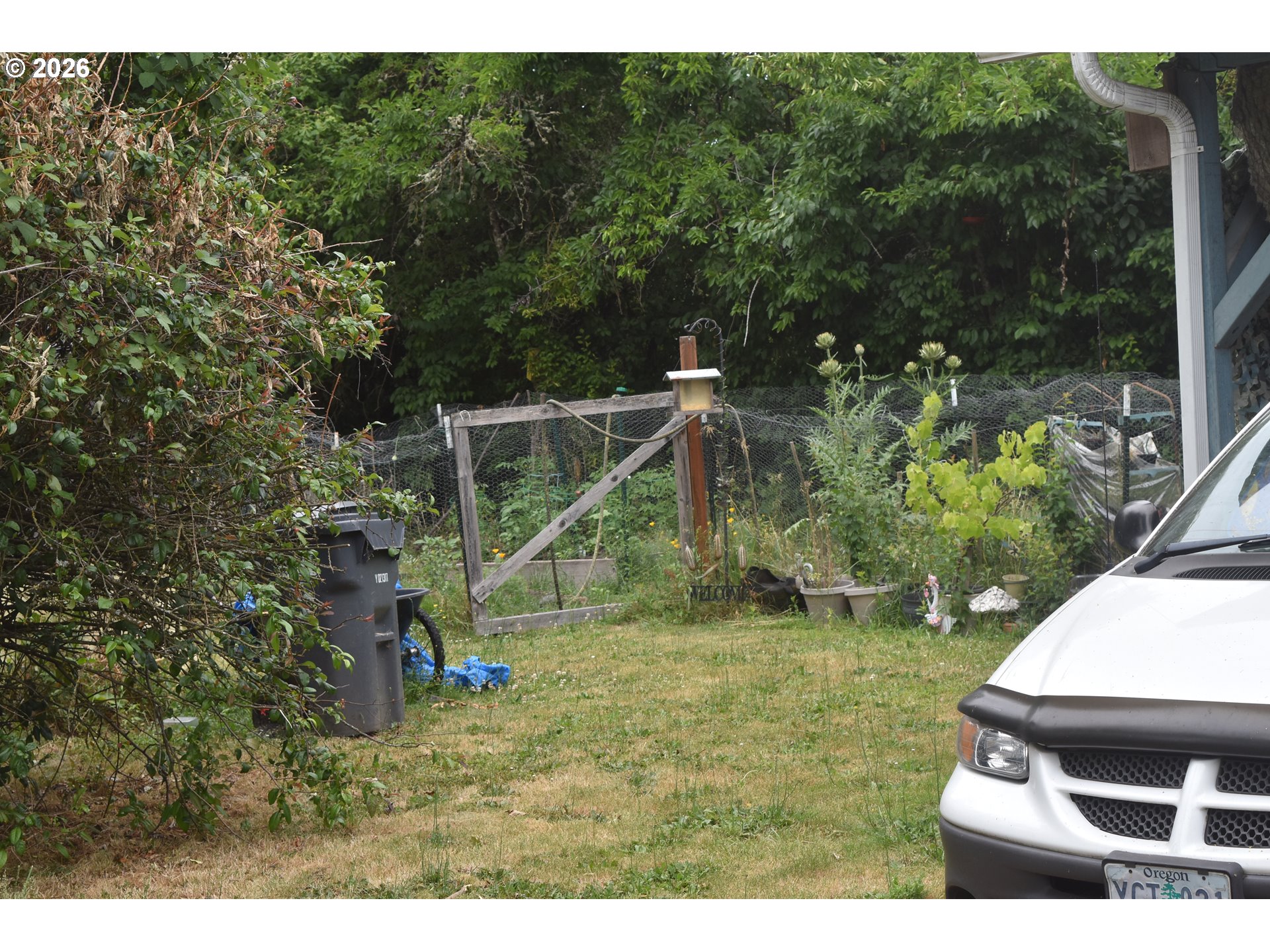 109 MCCLURE LN, Eugene, OR 97404, photo 2 of 7