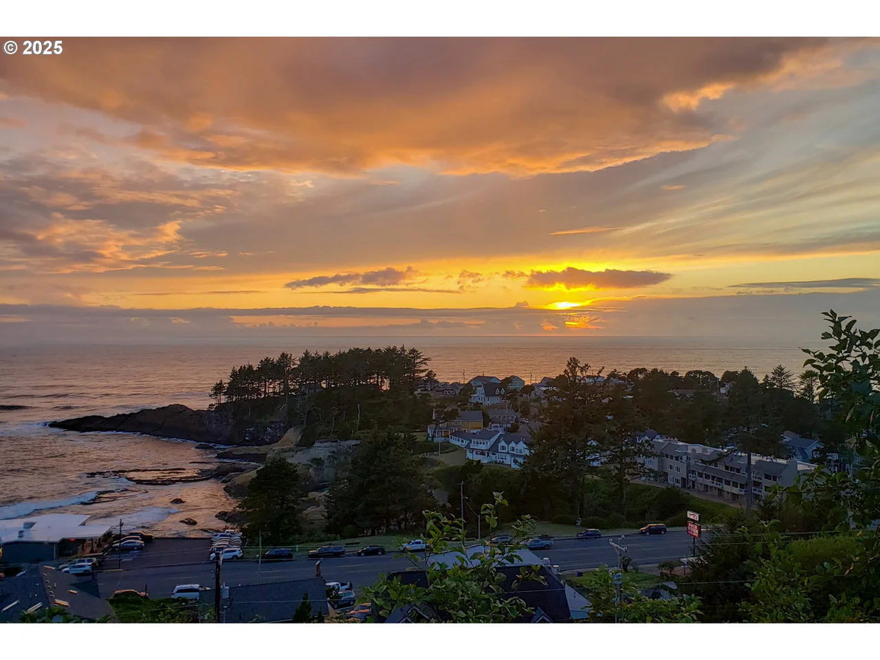 315 NE VISTA TERRACE AVE, Depoe Bay, OR 97341, photo 6 of 32