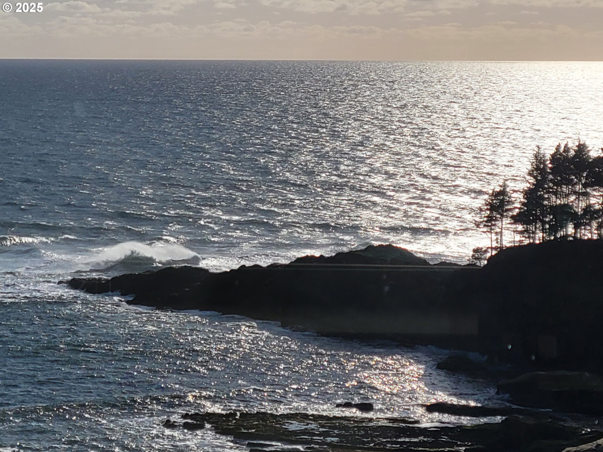 315 NE VISTA TERRACE AVE, Depoe Bay, OR 97341, photo 3 of 32