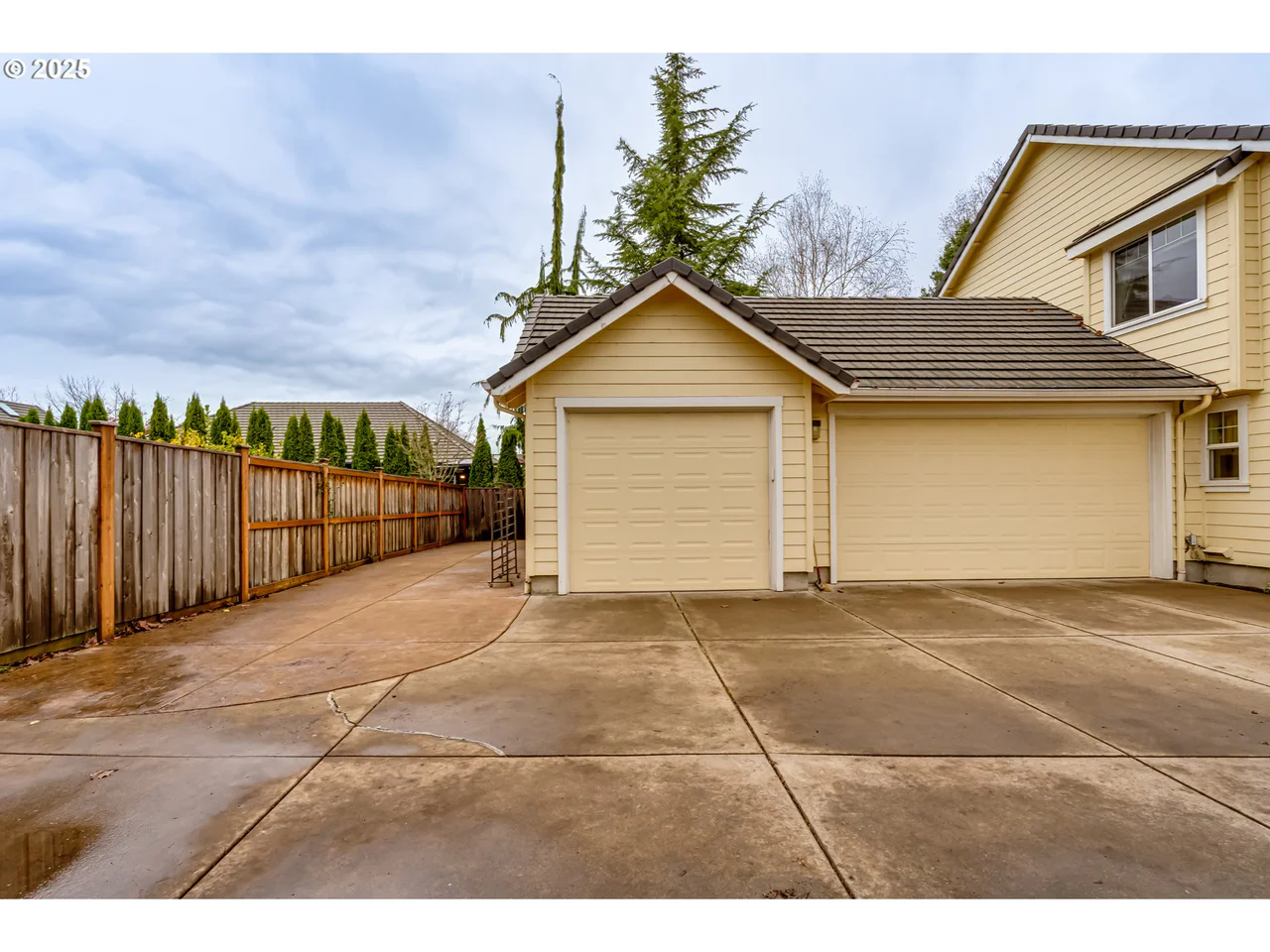 3428 RIVER POINTE DR, Eugene, OR 97408, photo 3 of 20