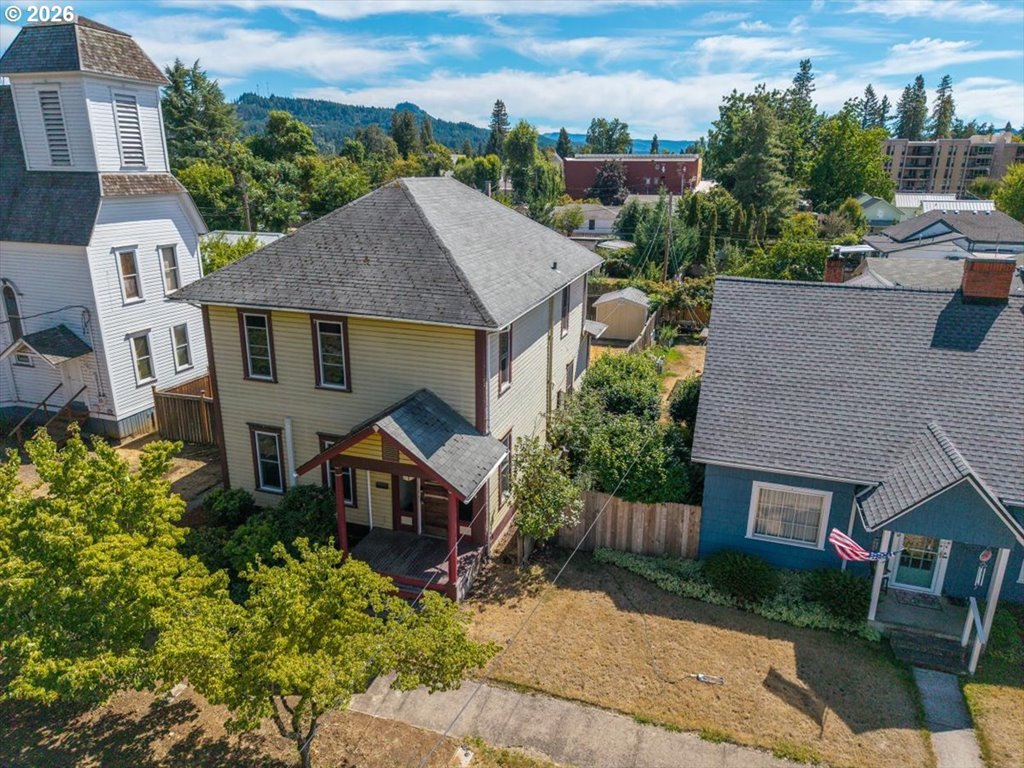 823 Birch Ave