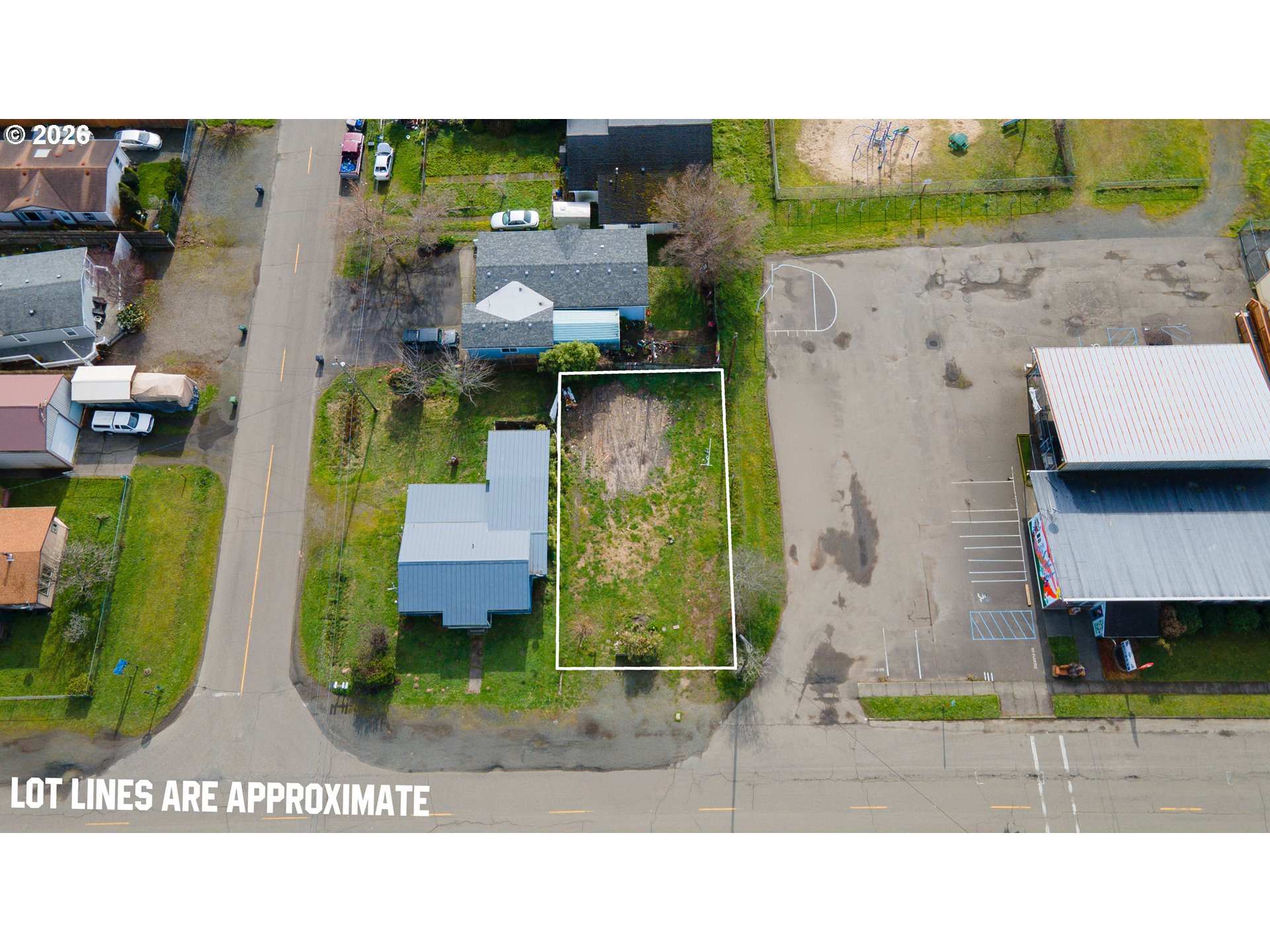 1015 N LAKE RD, Lakeside, OR 97449, photo 2 of 9