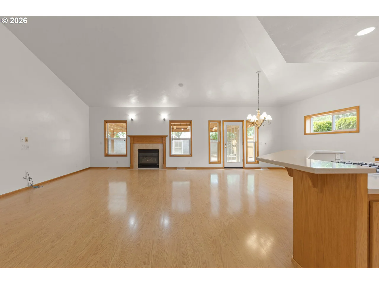 919 OLD ORCHARD LN, Springfield, OR 97477, photo 3 of 32