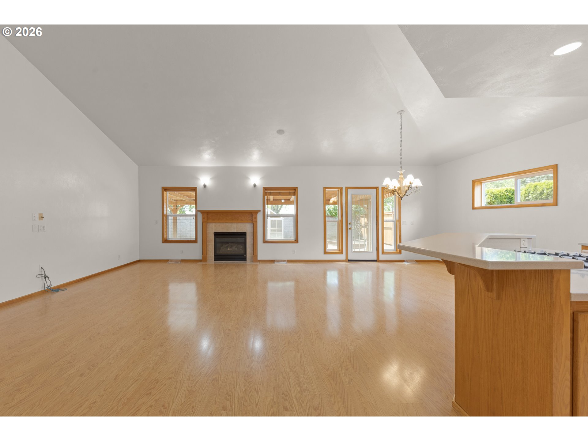919 OLD ORCHARD LN, Springfield, OR 97477, photo 3 of 32