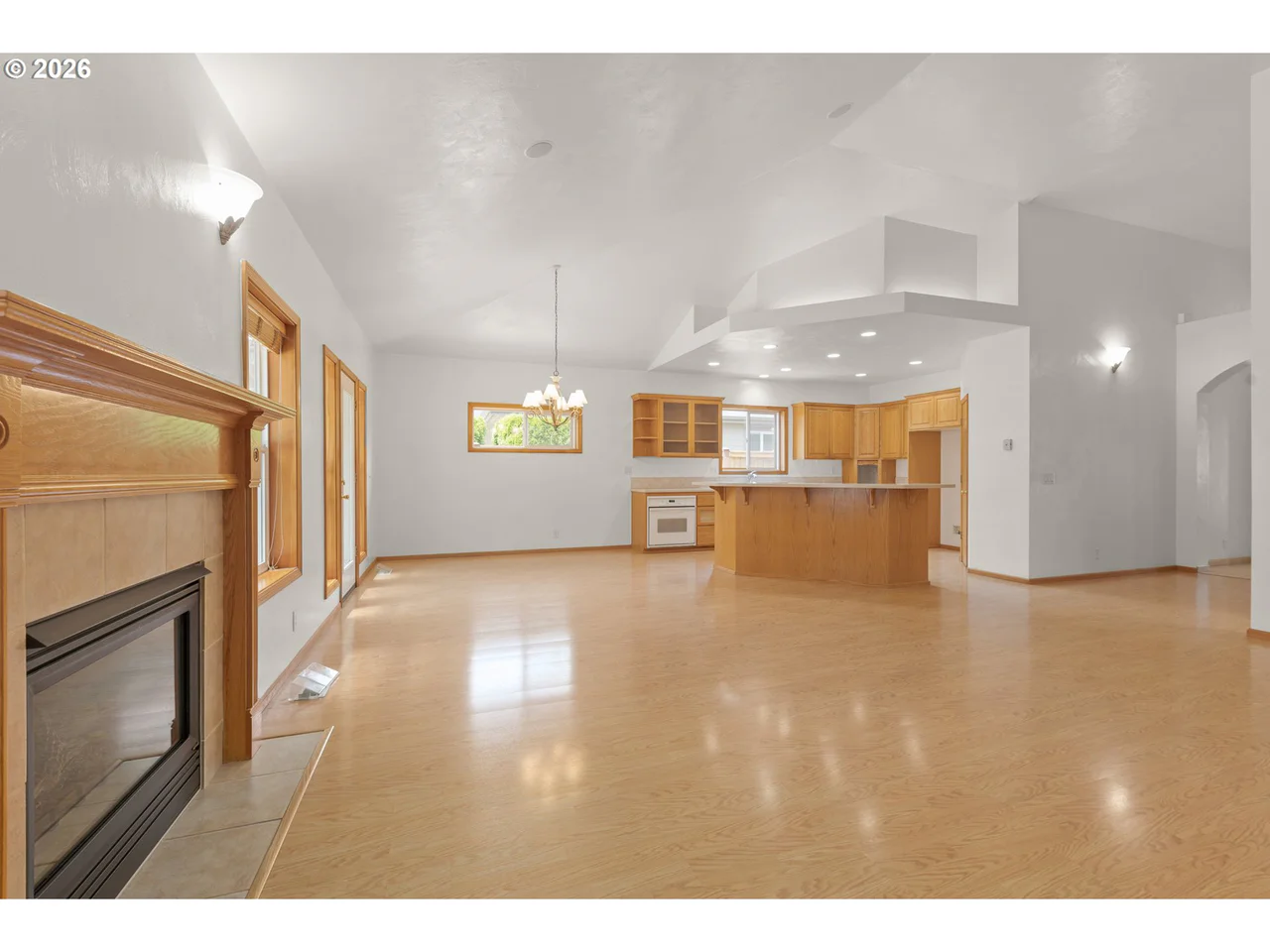 919 OLD ORCHARD LN, Springfield, OR 97477, photo 5 of 32