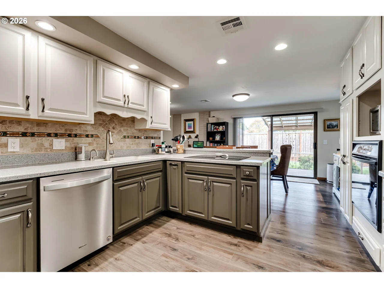 4025 WAKEFIELD CT, Eugene, OR 97404, photo 7 of 32