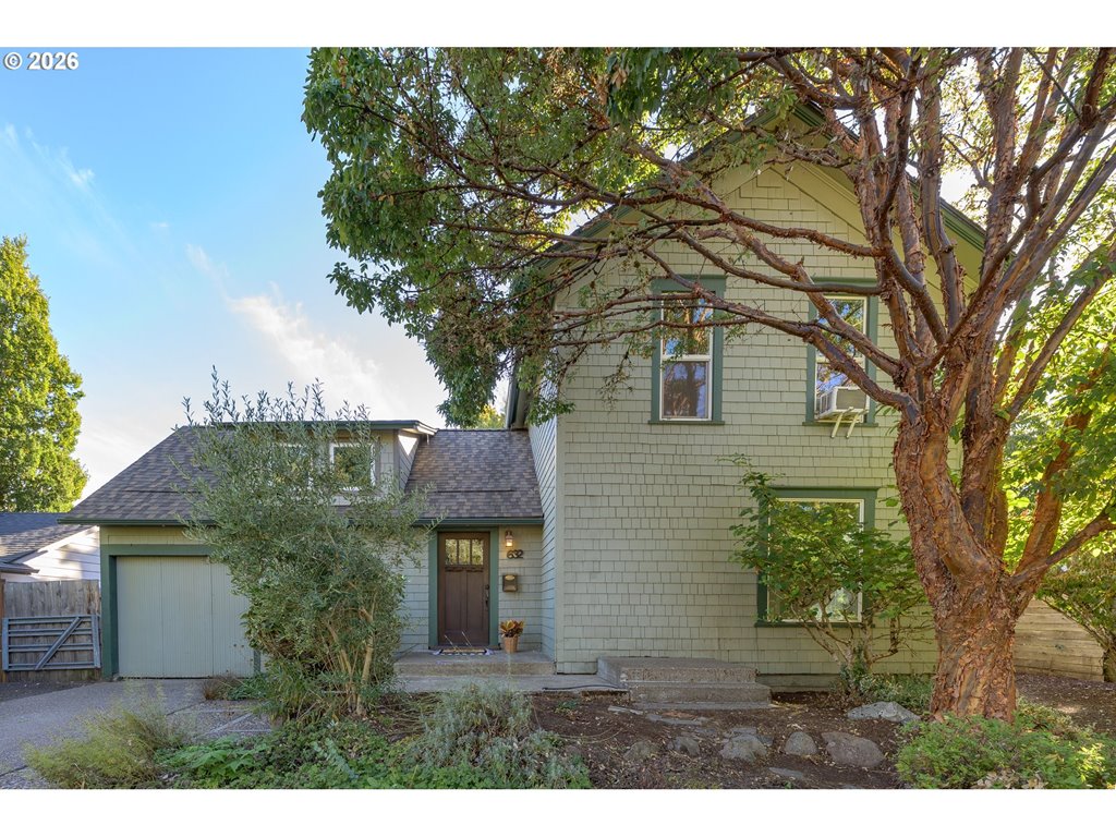 632 NE 11th St
