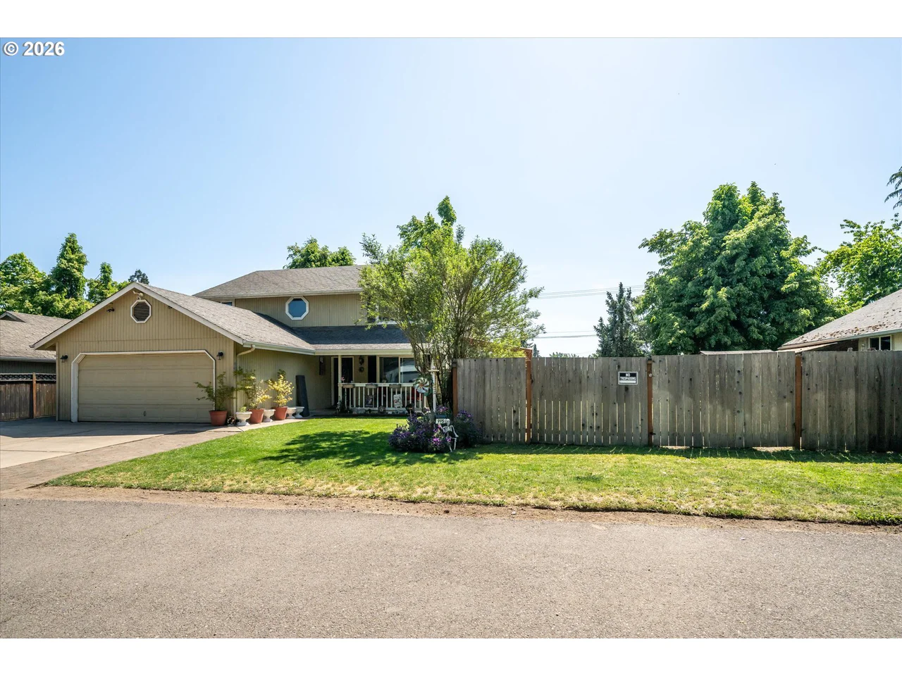 995 KINTZLEY AVE, Springfield, OR 97478, photo 2 of 47