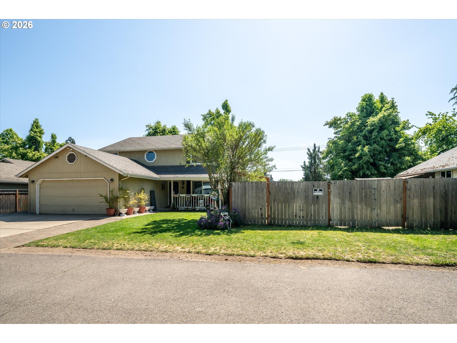 995 KINTZLEY AVE, Springfield, OR 97478, photo 2 of 47