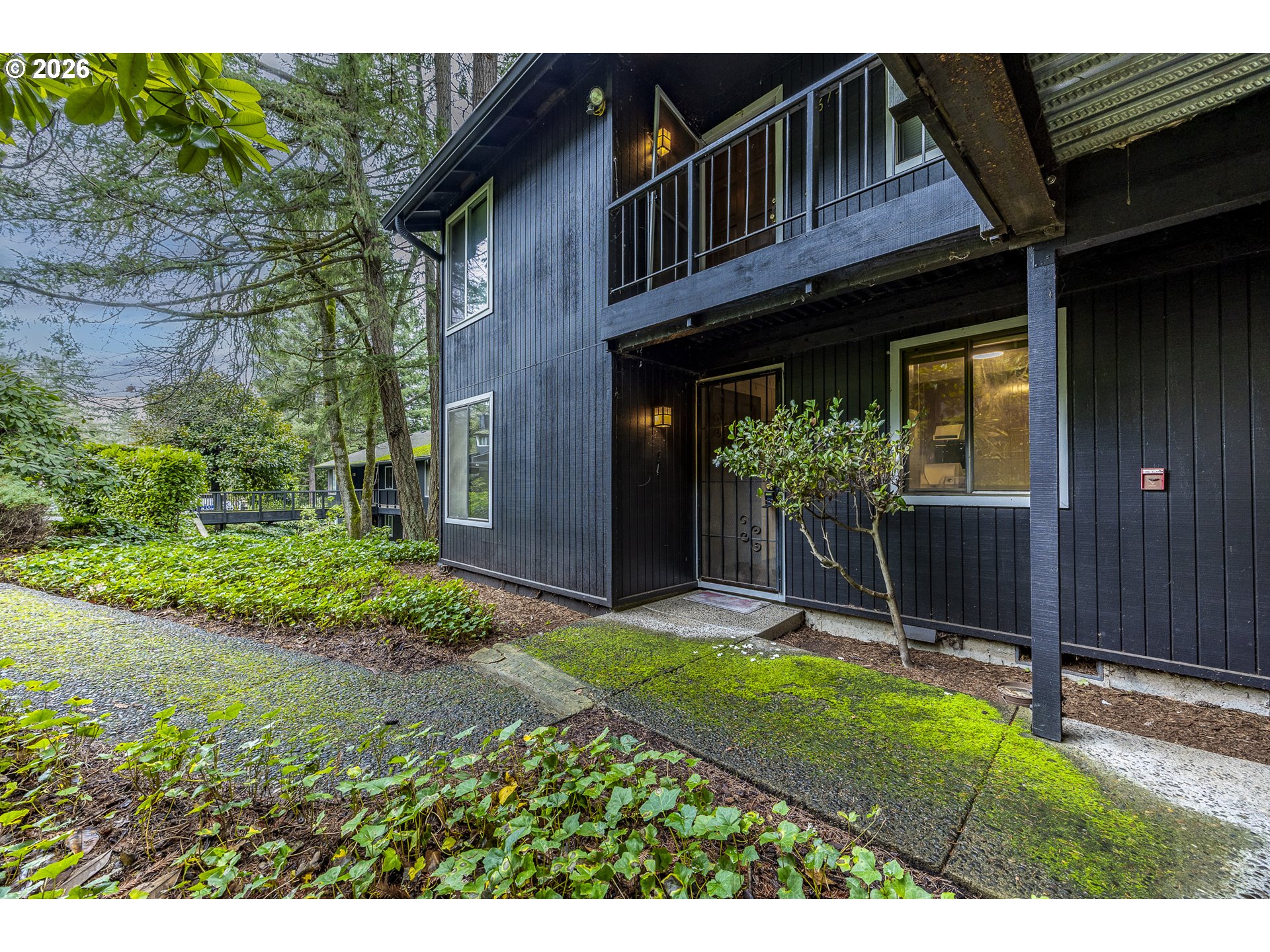 2671 WOODSTONE PL, Eugene, OR 97405, photo 2 of 31