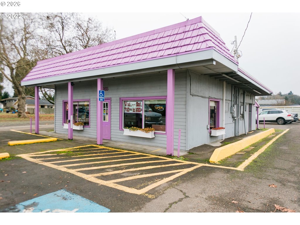 4265 Main St