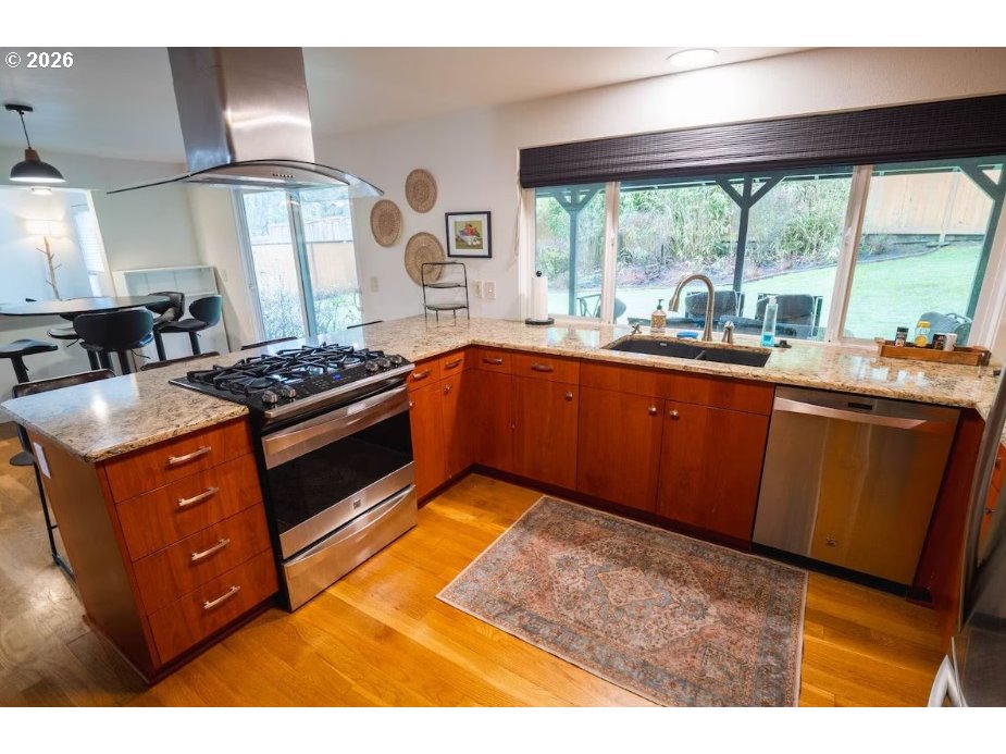 1520 W 28TH PL, Eugene, OR 97405, photo 4 of 23
