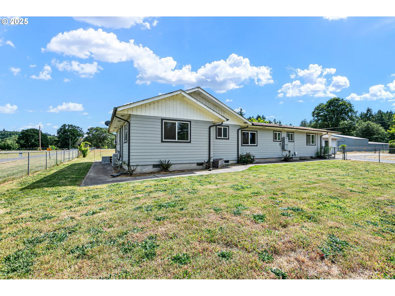 24298 SUTTLE RD, Veneta, OR 97487, photo 2 of 48