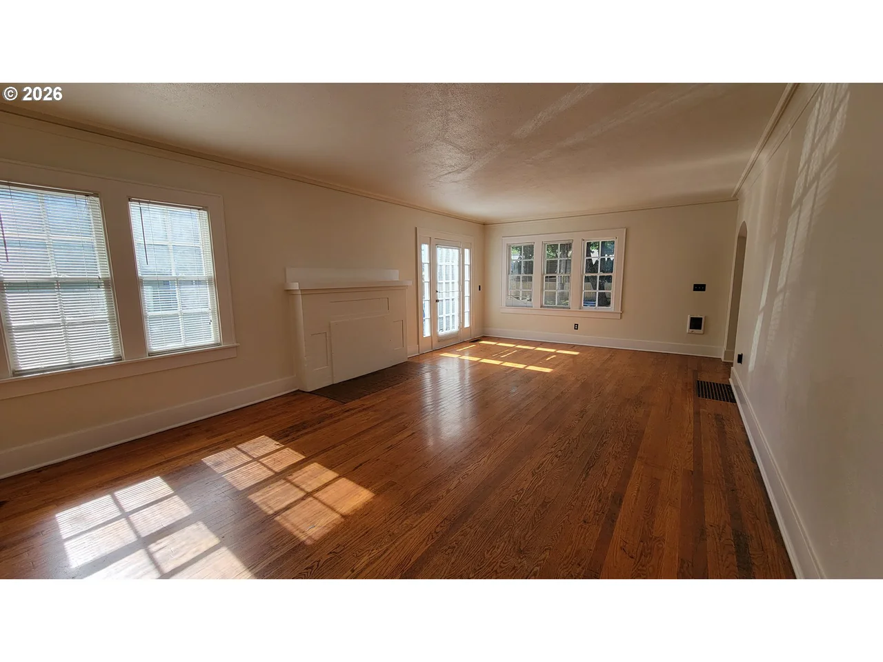 1445 W 11TH AVE, Eugene, OR 97402, photo 4 of 31