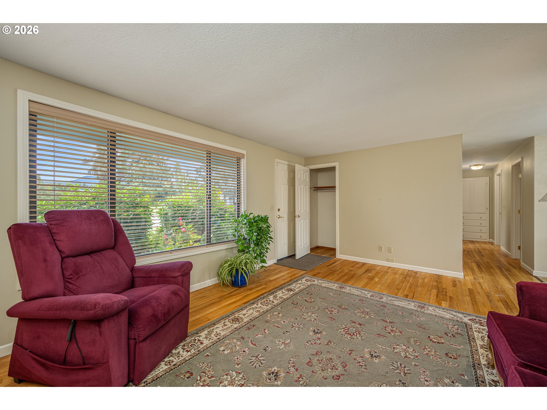 6111 THURSTON RD, Springfield, OR 97478, photo 8 of 38
