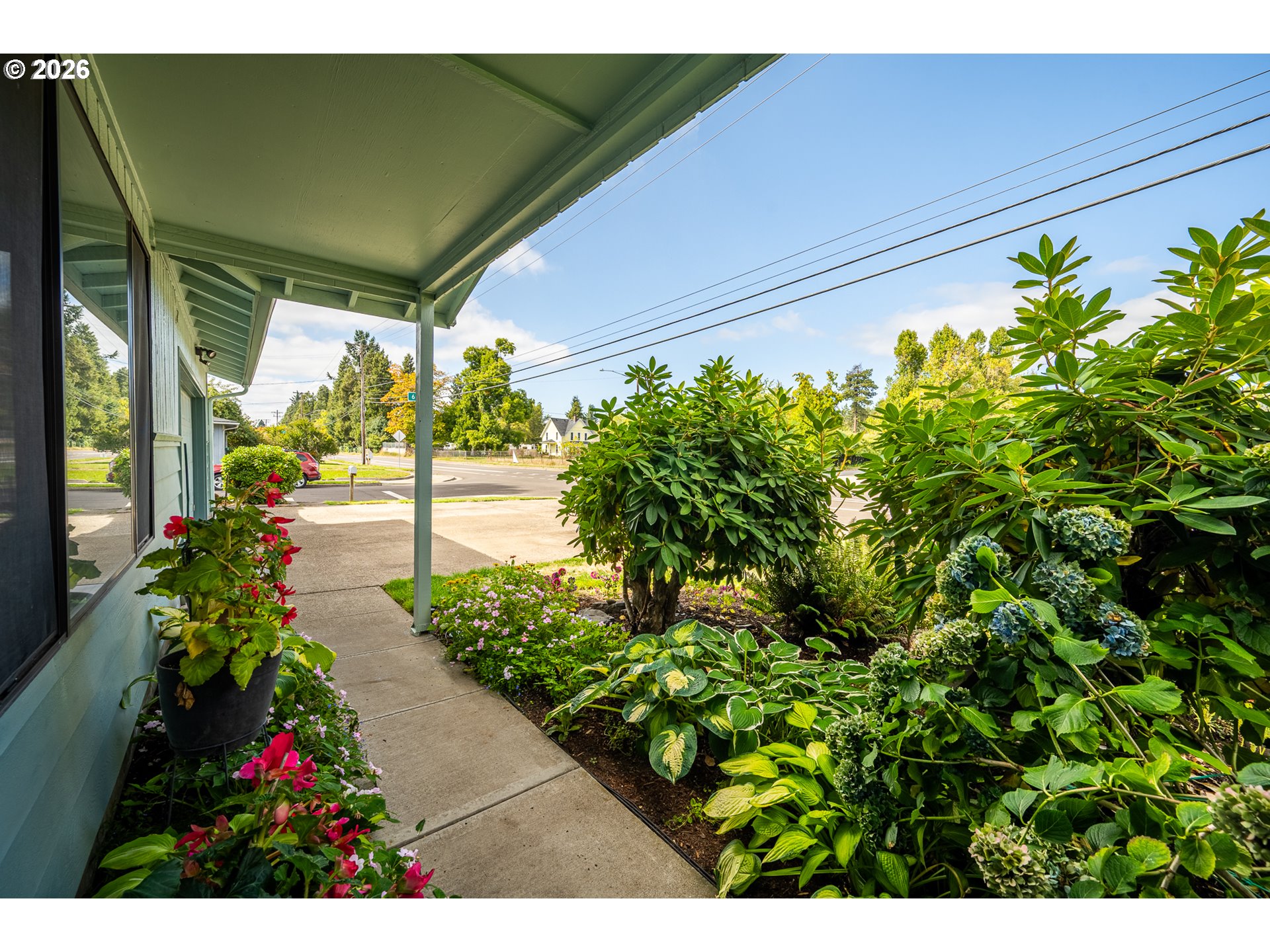 6111 THURSTON RD, Springfield, OR 97478, photo 5 of 38
