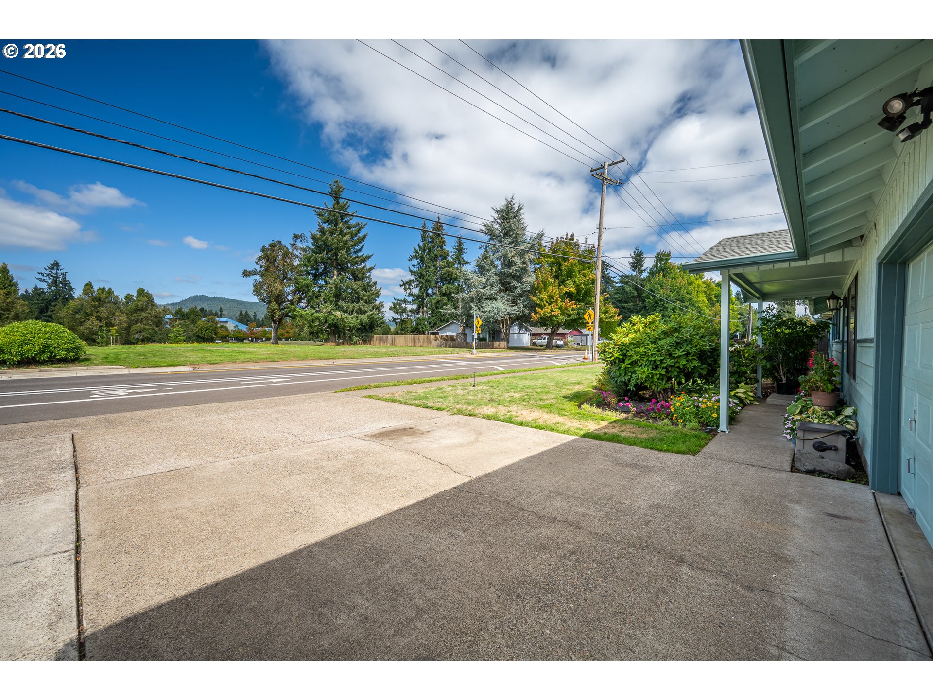 6111 THURSTON RD, Springfield, OR 97478, photo 3 of 38