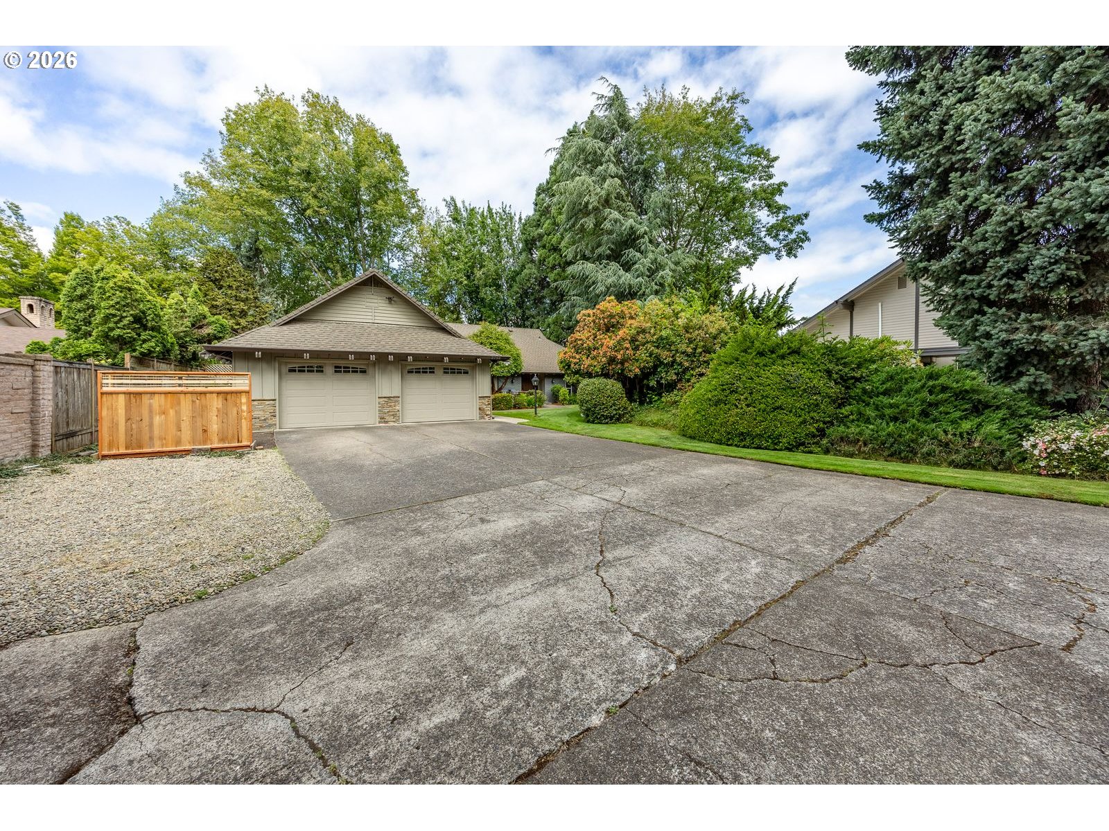 2798 FIRWOOD WAY, Eugene, OR 97401, photo 2 of 48