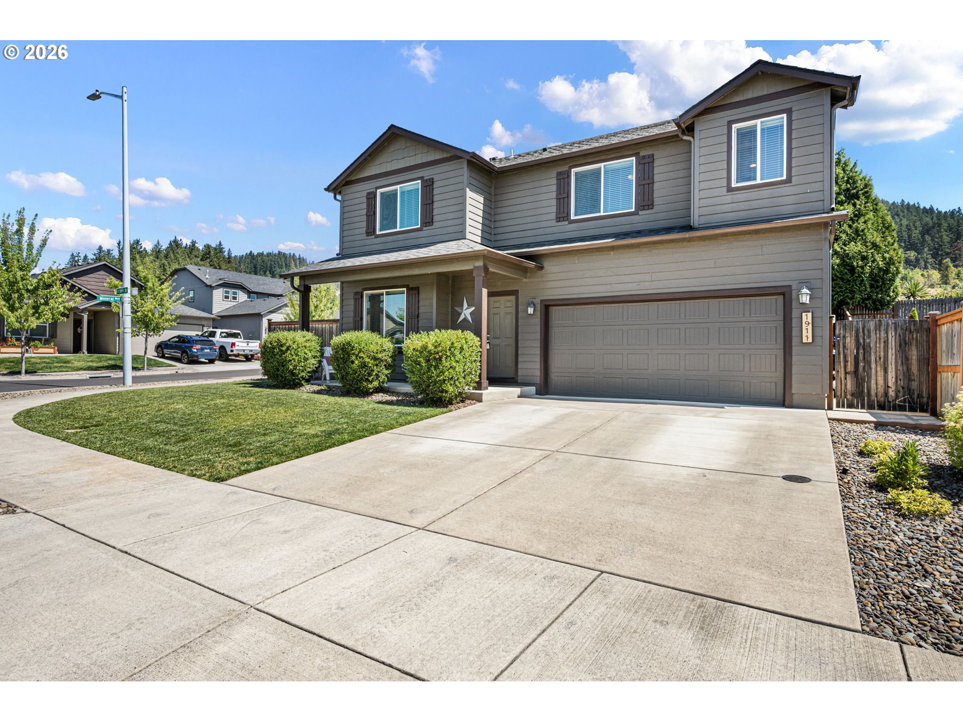 1911 S 59TH ST, Springfield, OR 97478, photo 2 of 47