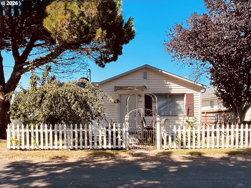 795 Laurel Ave