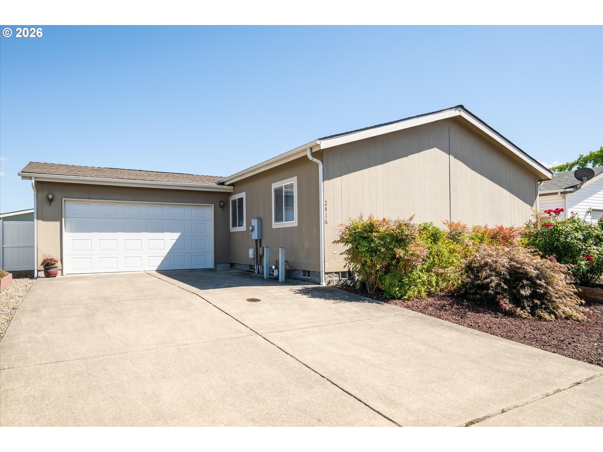 2416 MAIA LOOP, Springfield, OR 97477, photo 2 of 37