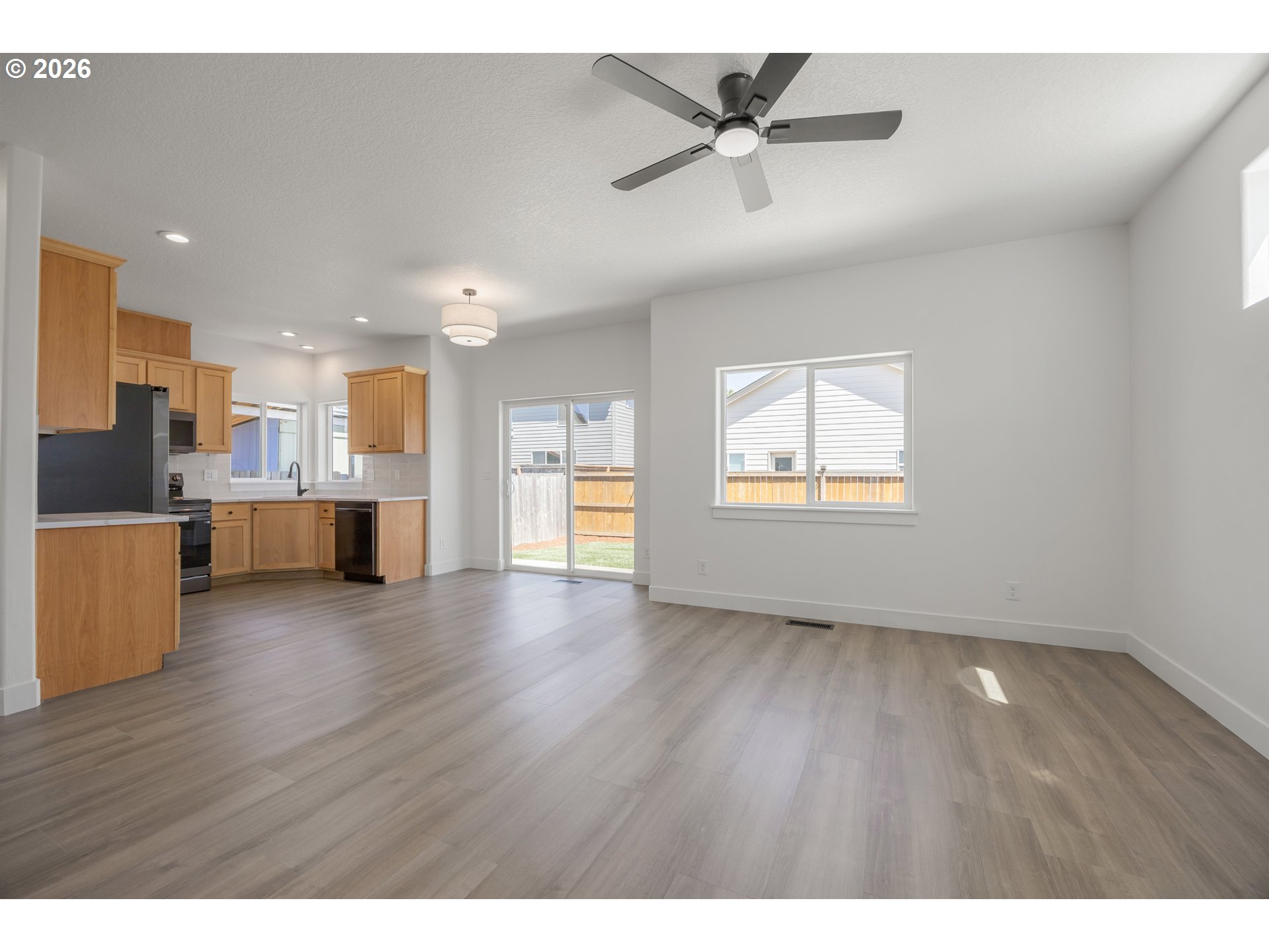 601 ST CHARLES ST, Eugene, OR 97402, photo 3 of 30