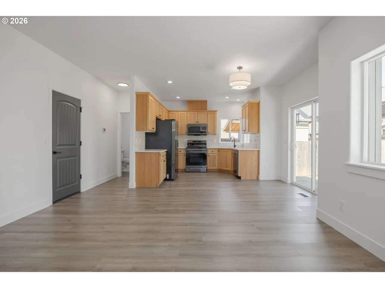601 ST CHARLES ST, Eugene, OR 97402, photo 4 of 30