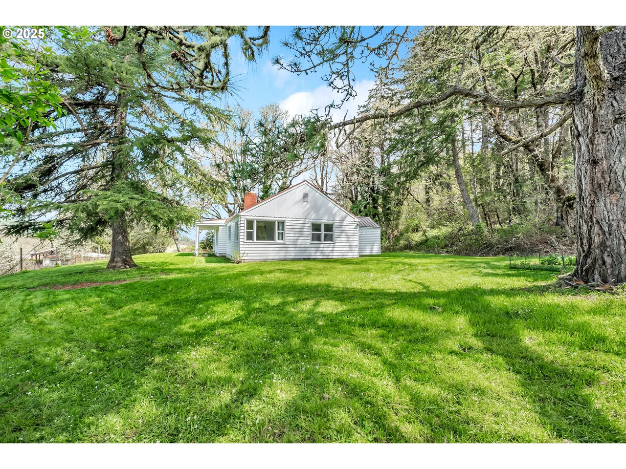 26900 CROW RD, Eugene, OR 97402, photo 8 of 48