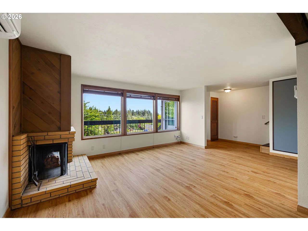 246 WOODRIDGE DR, Eugene, OR 97405, photo 4 of 21
