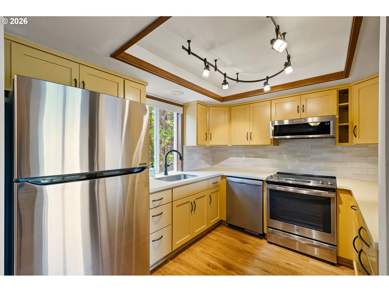 246 WOODRIDGE DR, Eugene, OR 97405, photo 6 of 21