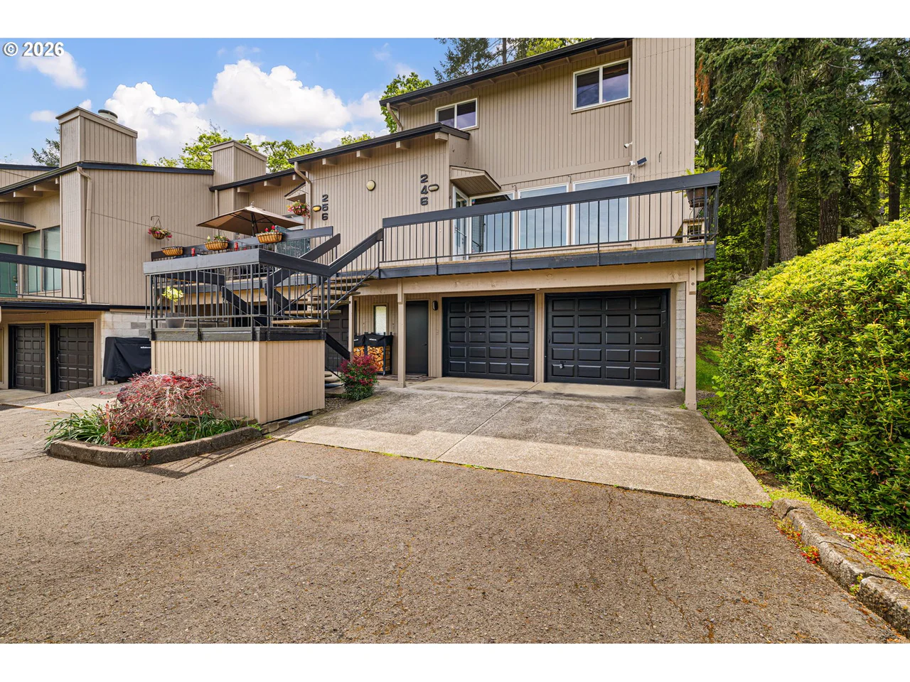 246 WOODRIDGE DR, Eugene, OR 97405, photo 2 of 21