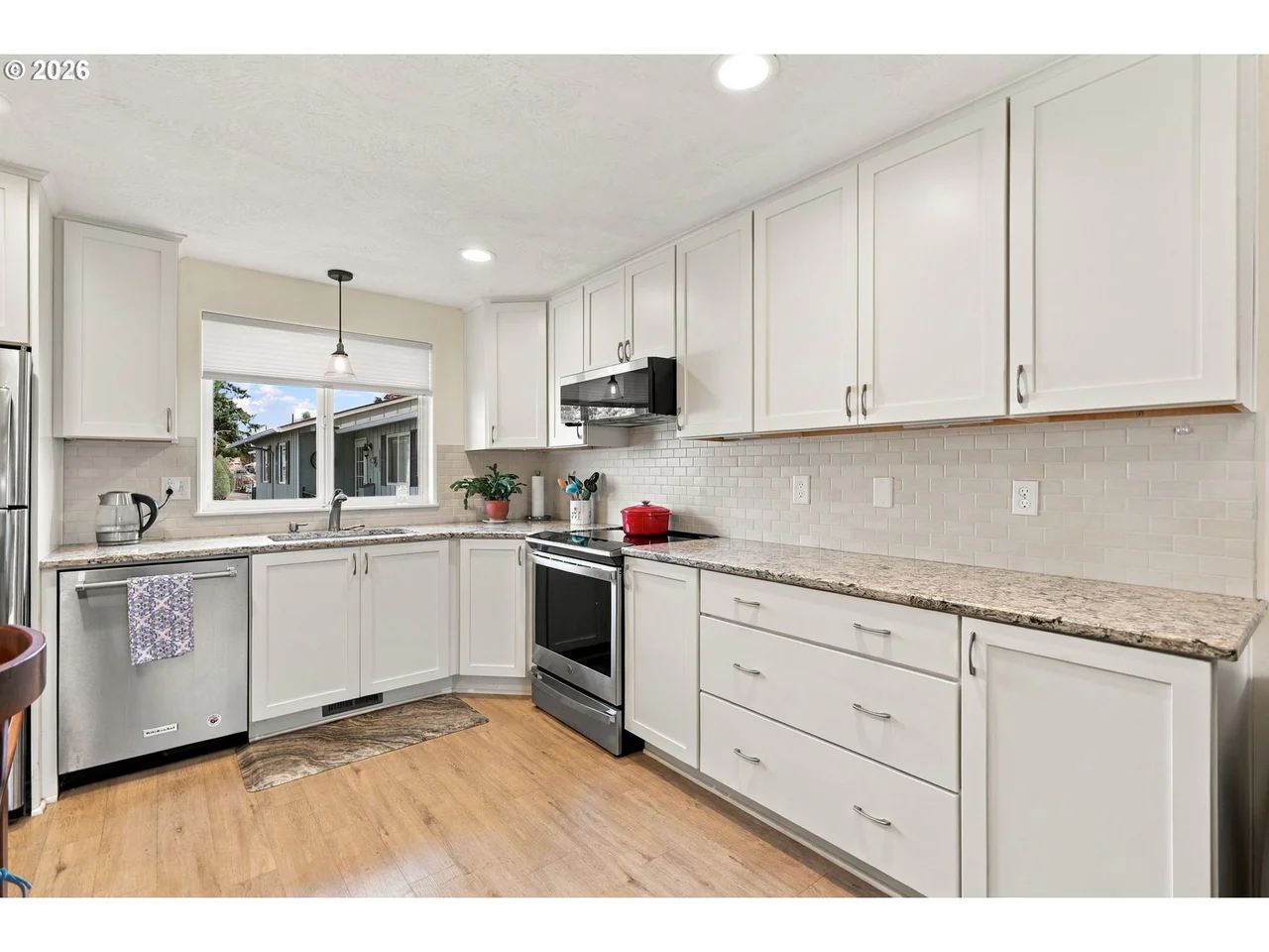 1008 W L ST, Springfield, OR 97477, photo 6 of 29