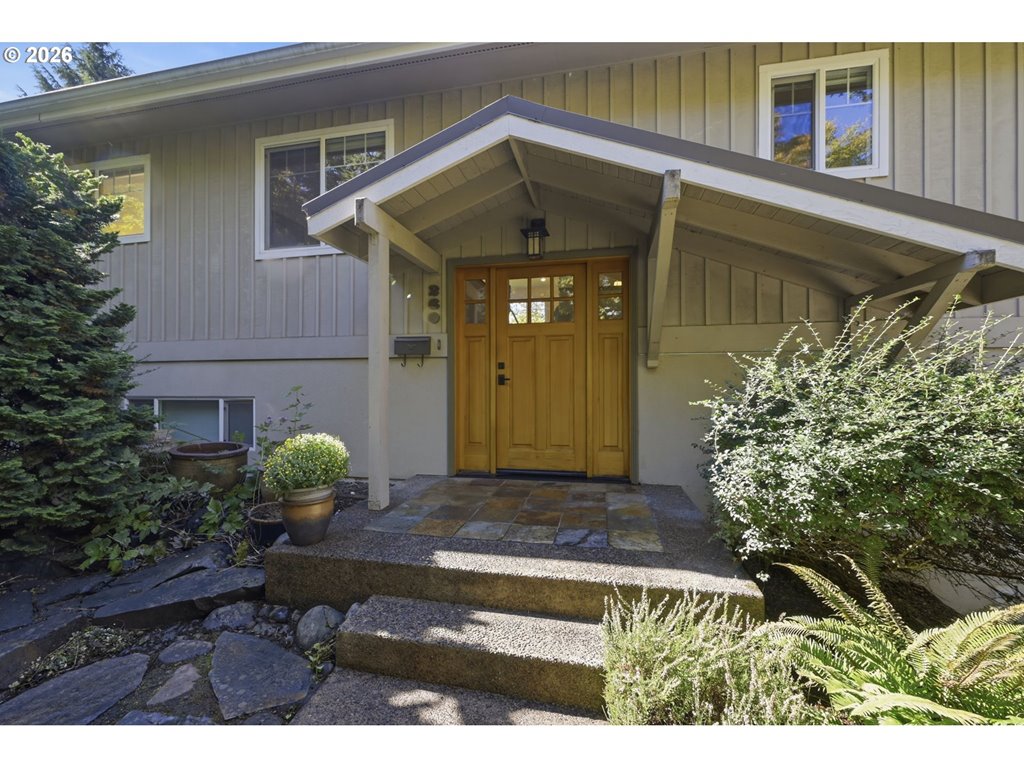 260 W 20th Ave